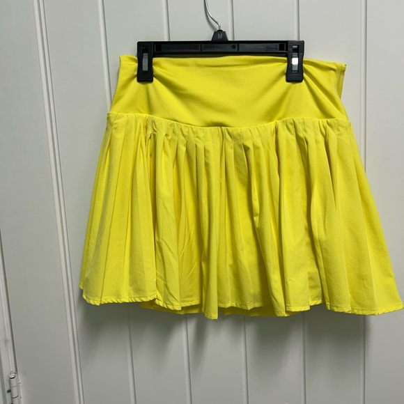 All in Motion White and Yellow Skater Skirt Set - Picture 4 of 6